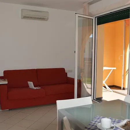 Borgomare Hotel apartamentowy 4*