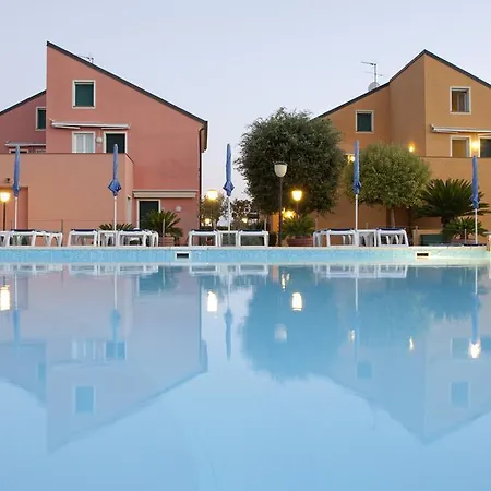 Borgomare Hotel apartamentowy 4*