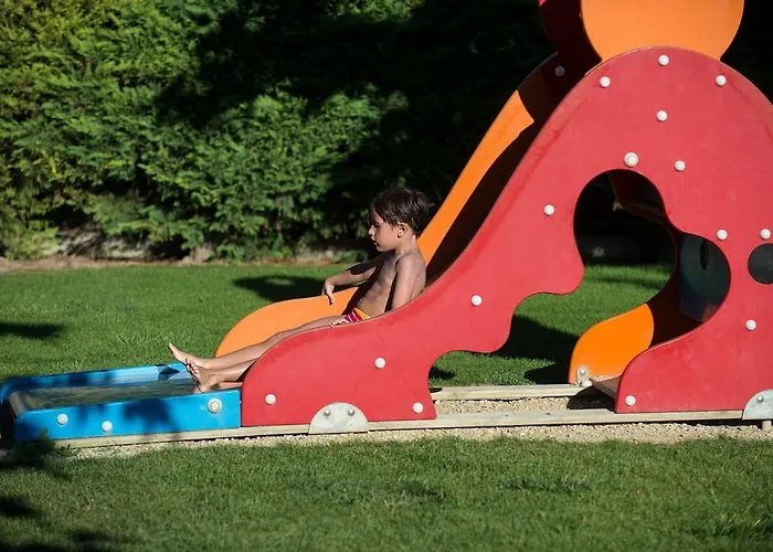 布尔古马瑞公寓式酒店