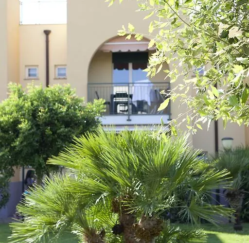 布尔古马瑞公寓式酒店 4*